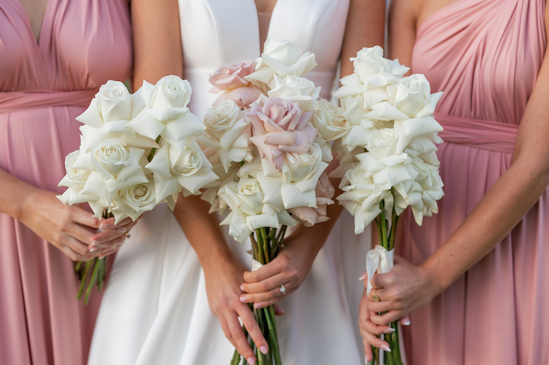 blush-white-bouquet-real-wedding-scenic-rim-bride
